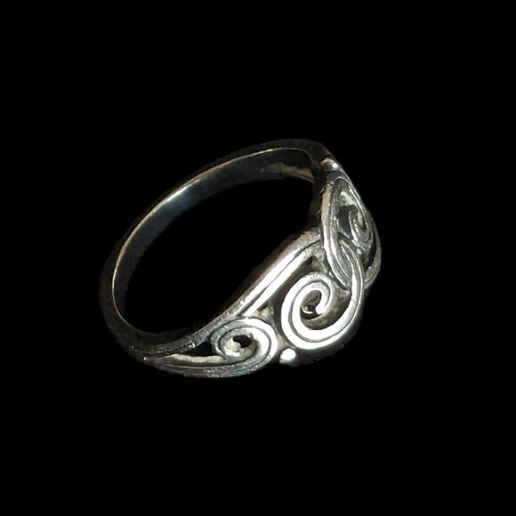 James Avery RARE Gentle Waves Swirl Ring Sz8 - Picture 3 of 3